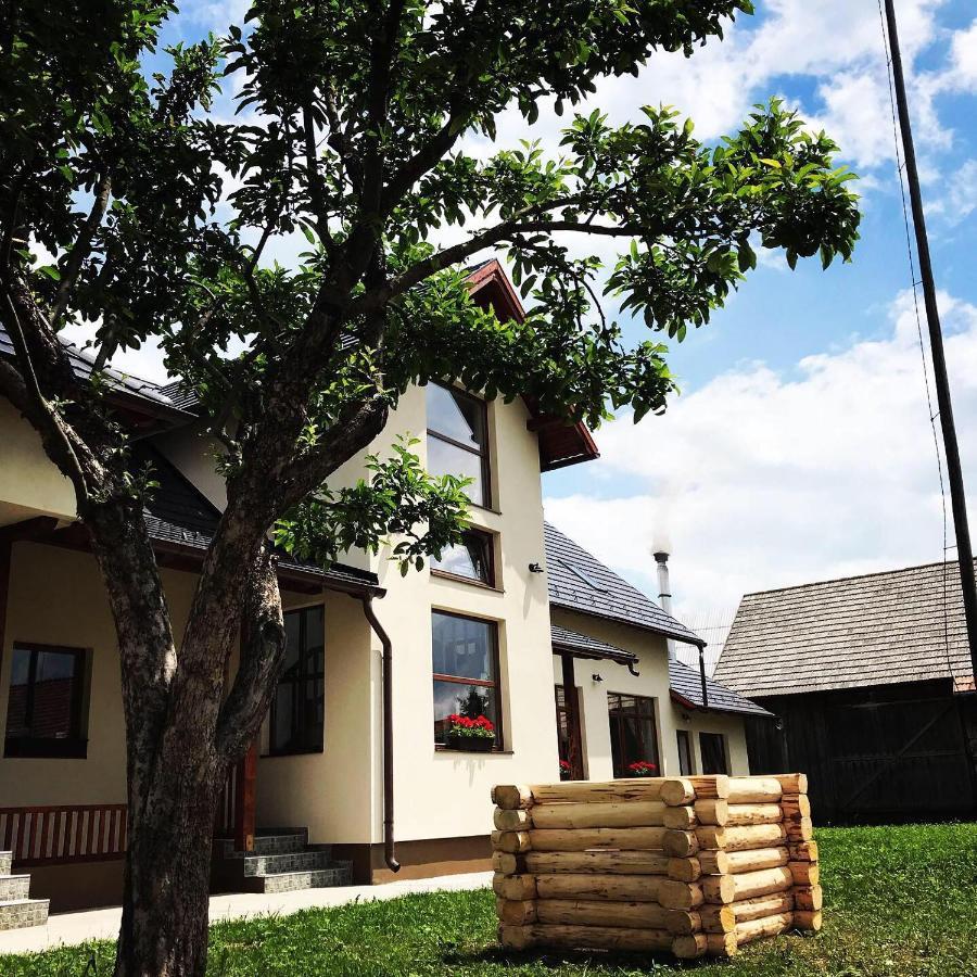 Famives Vendeghaz Bed & Breakfast Racu Luaran gambar
