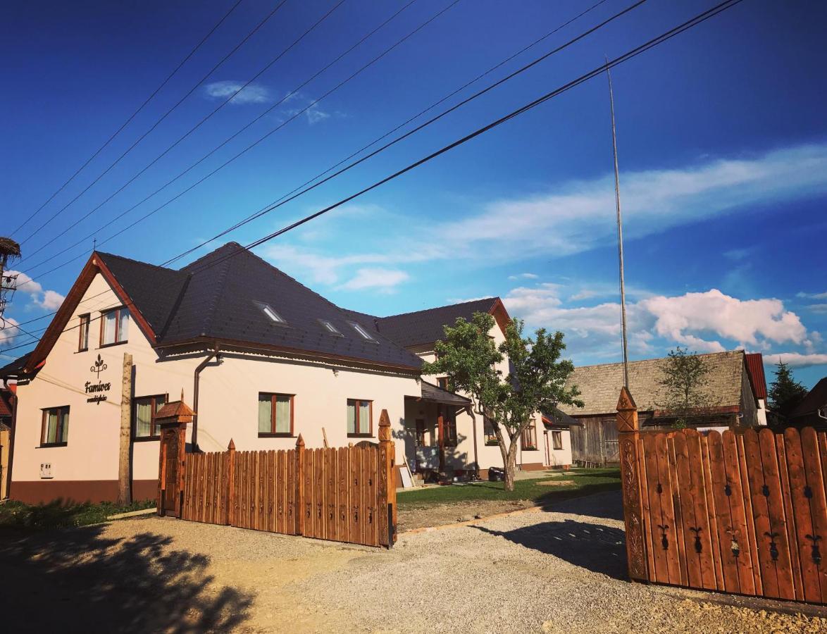 Famives Vendeghaz Bed & Breakfast Racu Luaran gambar