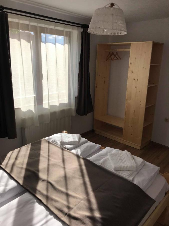 Famives Vendeghaz Bed & Breakfast Racu Luaran gambar