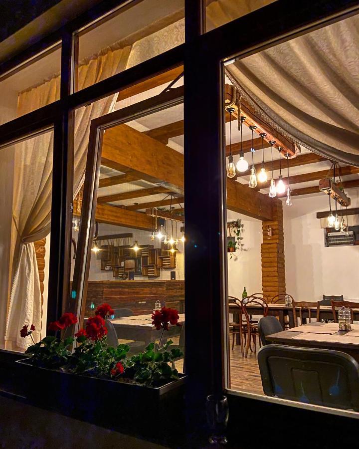 Famives Vendeghaz Bed & Breakfast Racu Luaran gambar