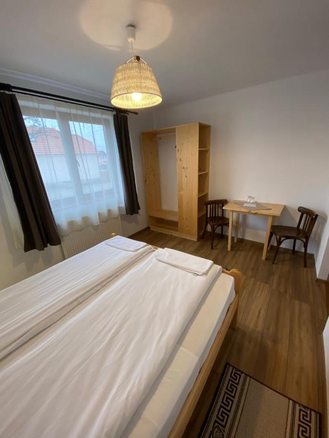 Famives Vendeghaz Bed & Breakfast Racu Luaran gambar
