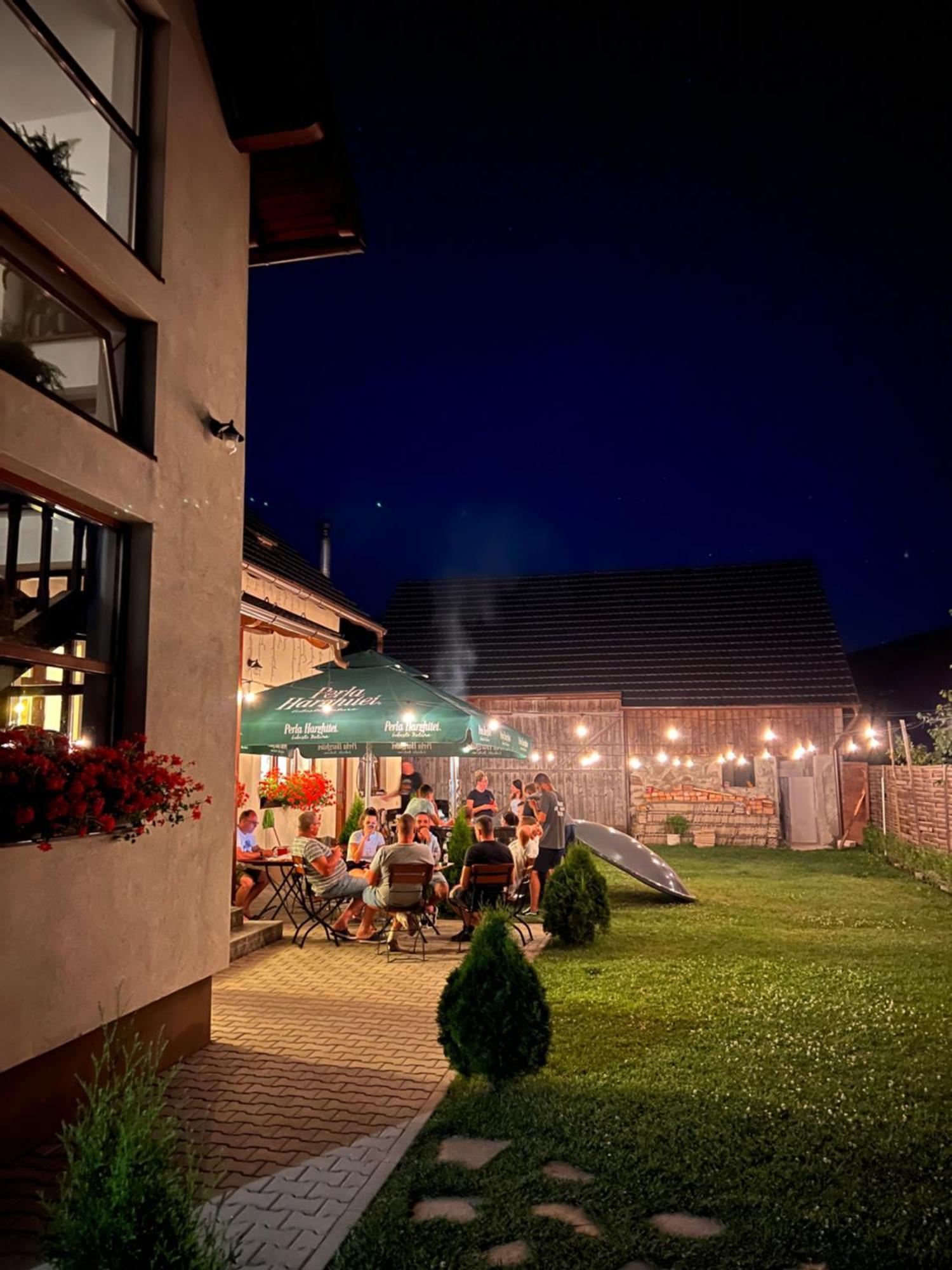Famives Vendeghaz Bed & Breakfast Racu Luaran gambar