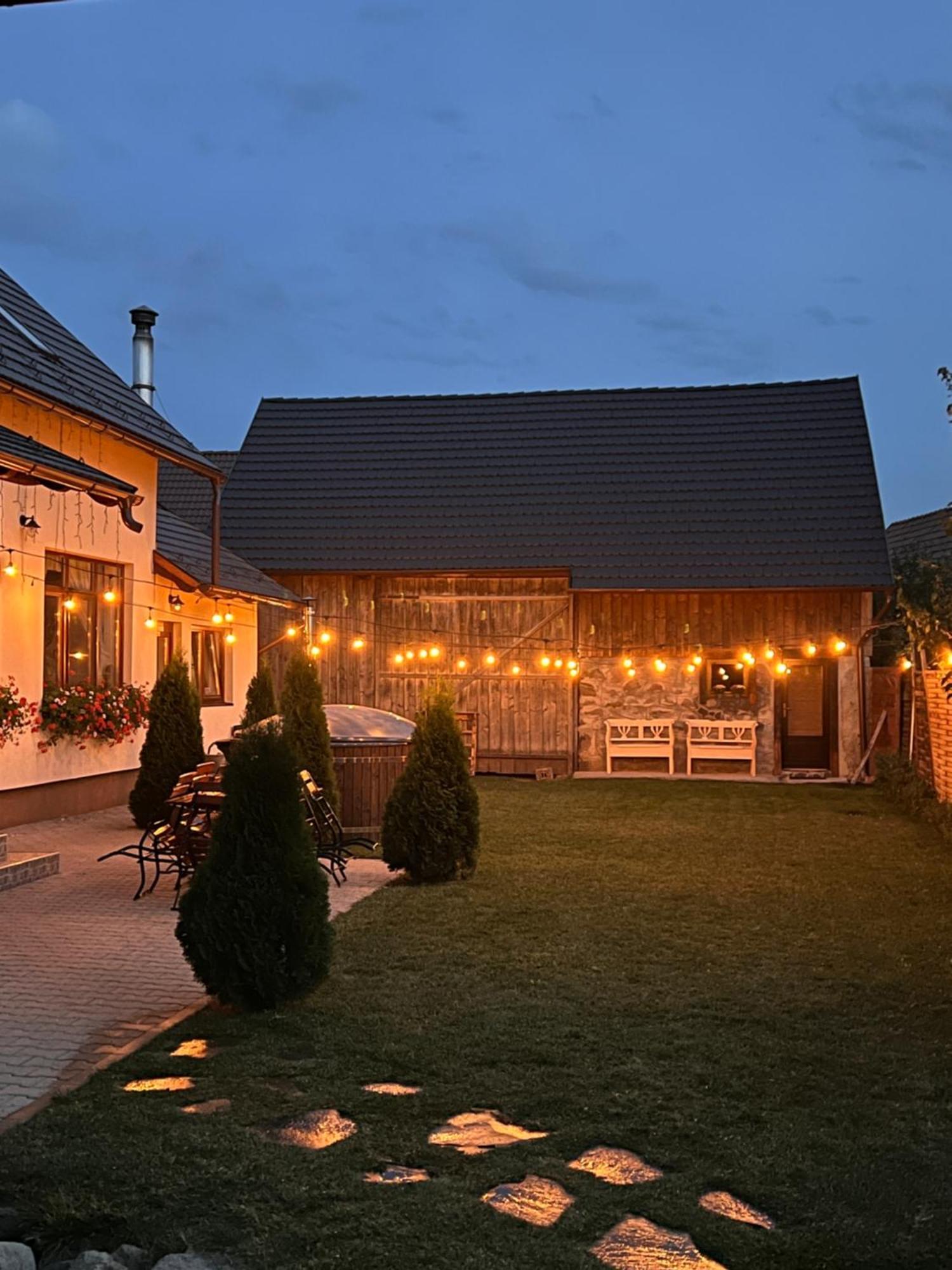 Famives Vendeghaz Bed & Breakfast Racu Luaran gambar