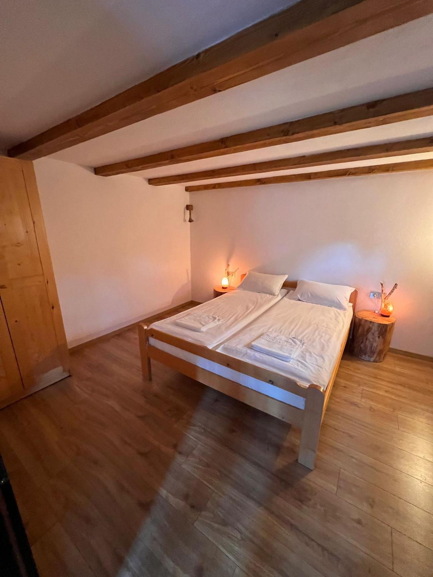 Famives Vendeghaz Bed & Breakfast Racu Luaran gambar