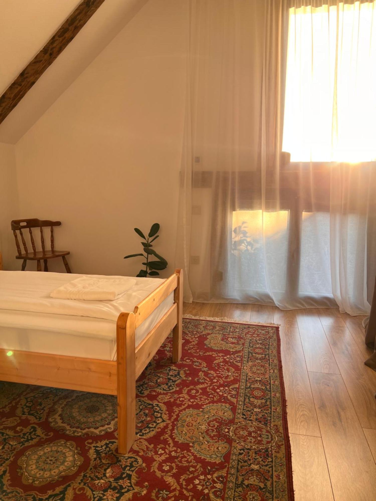 Famives Vendeghaz Bed & Breakfast Racu Luaran gambar