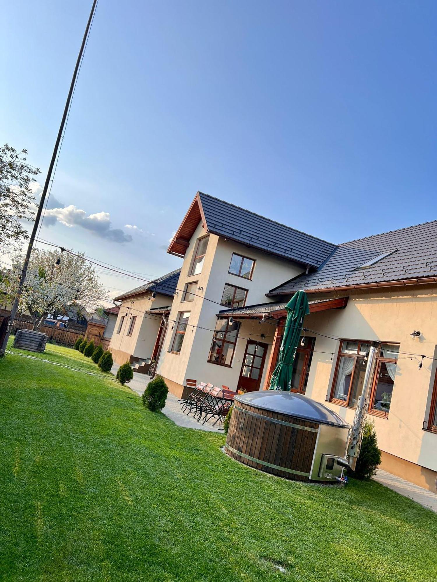 Famives Vendeghaz Bed & Breakfast Racu Luaran gambar